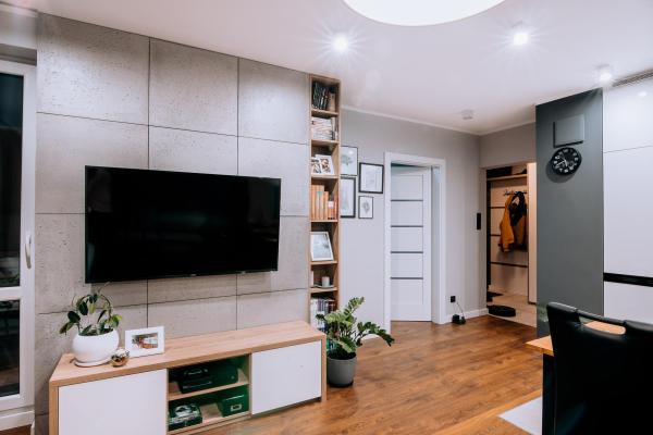 Betenowe płytki na ścianie