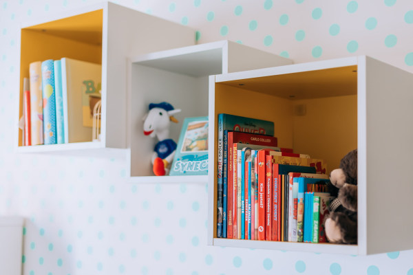 Miejsce na książki i drobiazgi