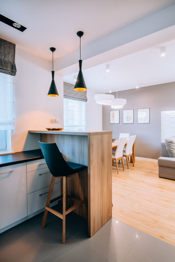 Wysokie krzesło barowe