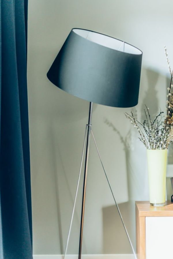 Stojąca lampa w stylu Modern