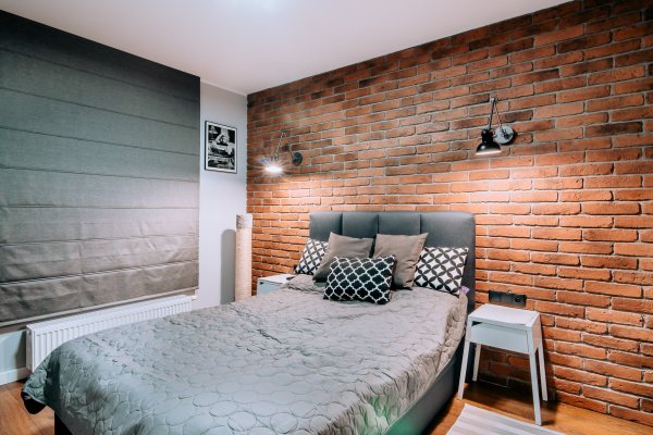 Sypialnia industrialna widok