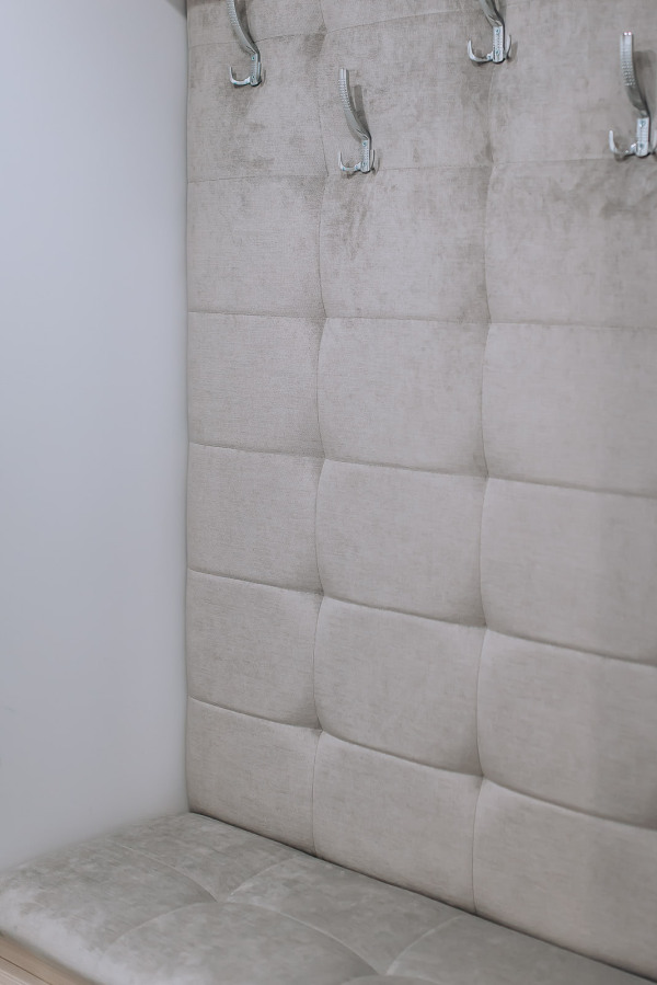 Wykonana na zamówienie pikowana garderoba